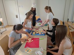 Picknick und Spiele auf der Massenburg